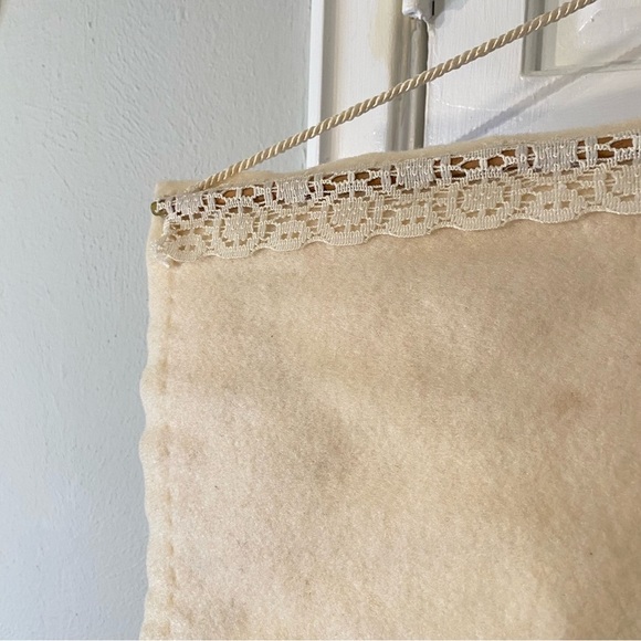 Handcrafted Felt Valentine “Be Mine” Wall Hanging Banner Romantic Lace Appliqué - Picture 15 of 15